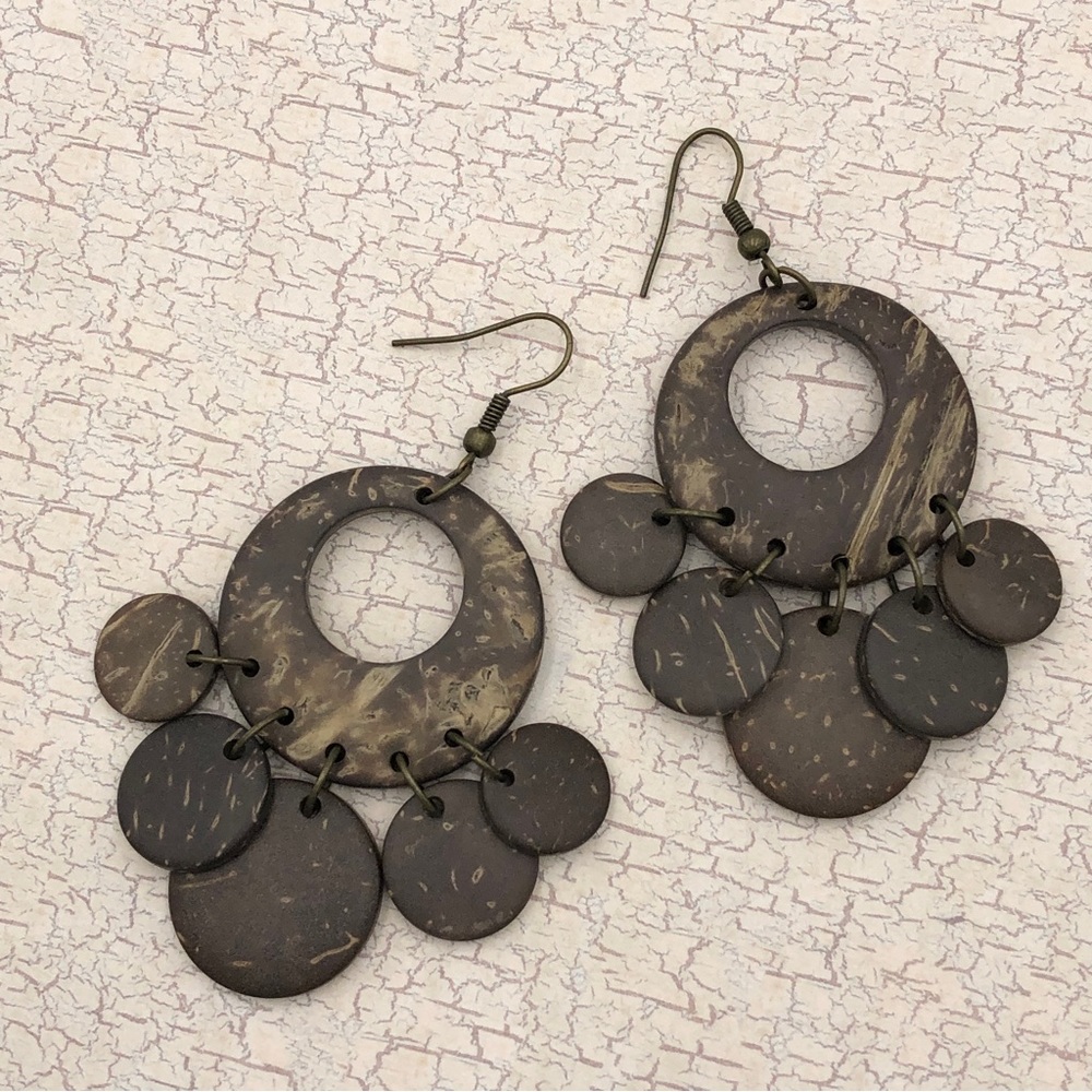 🍀 Coconut Disk Chandelier Dangle Earrings